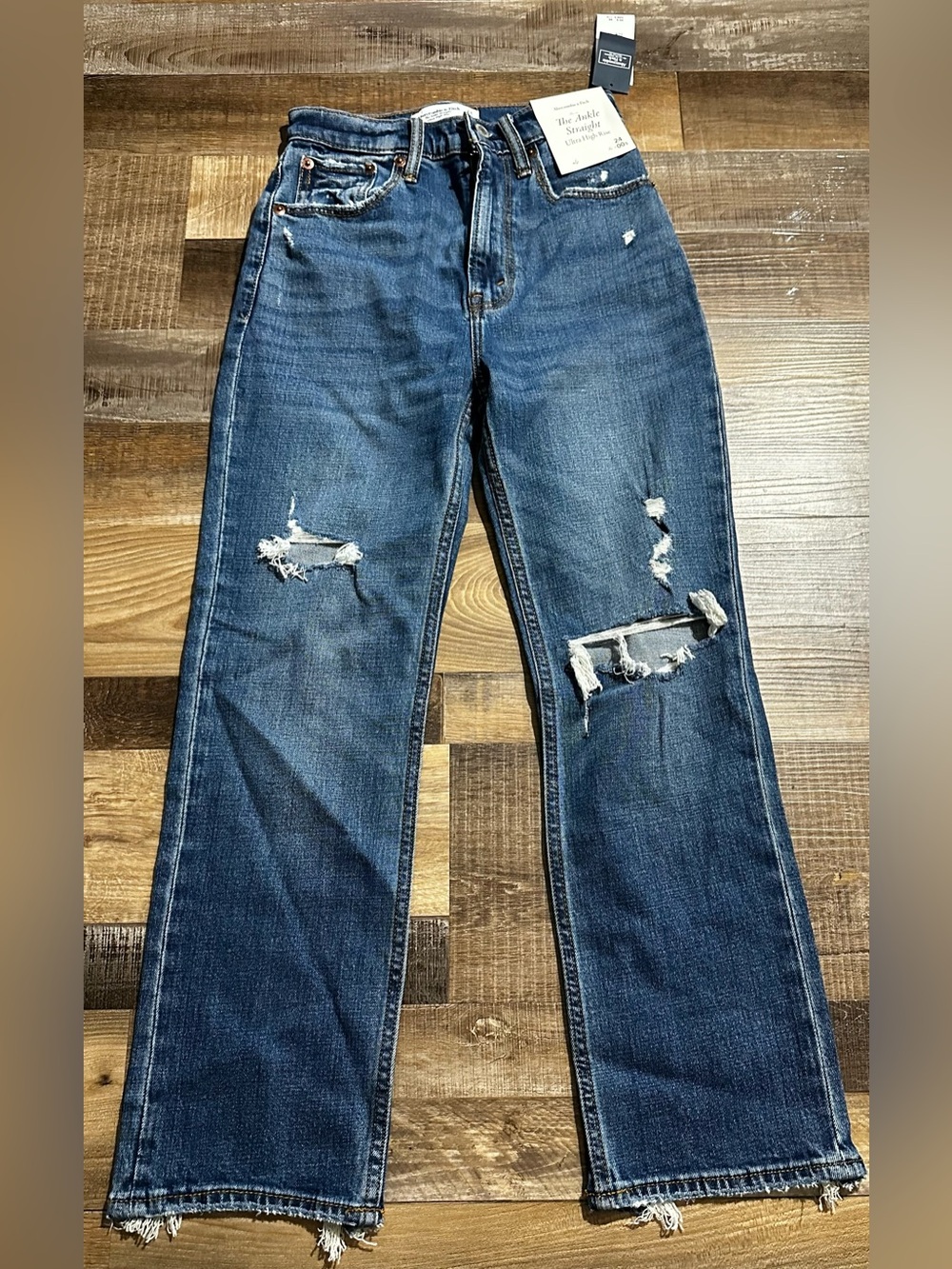 NWT Abercrombie Fitch Ankle Straight Ultra High Rise Distressed Jean 23/00 Short